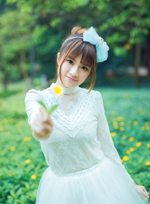 “不行，今日我一定要见到主公！”刘璝冷哼一声，厉声喝道，说着就要往里闯，几名守卫不依，双方在刺史府外纠缠在一起。